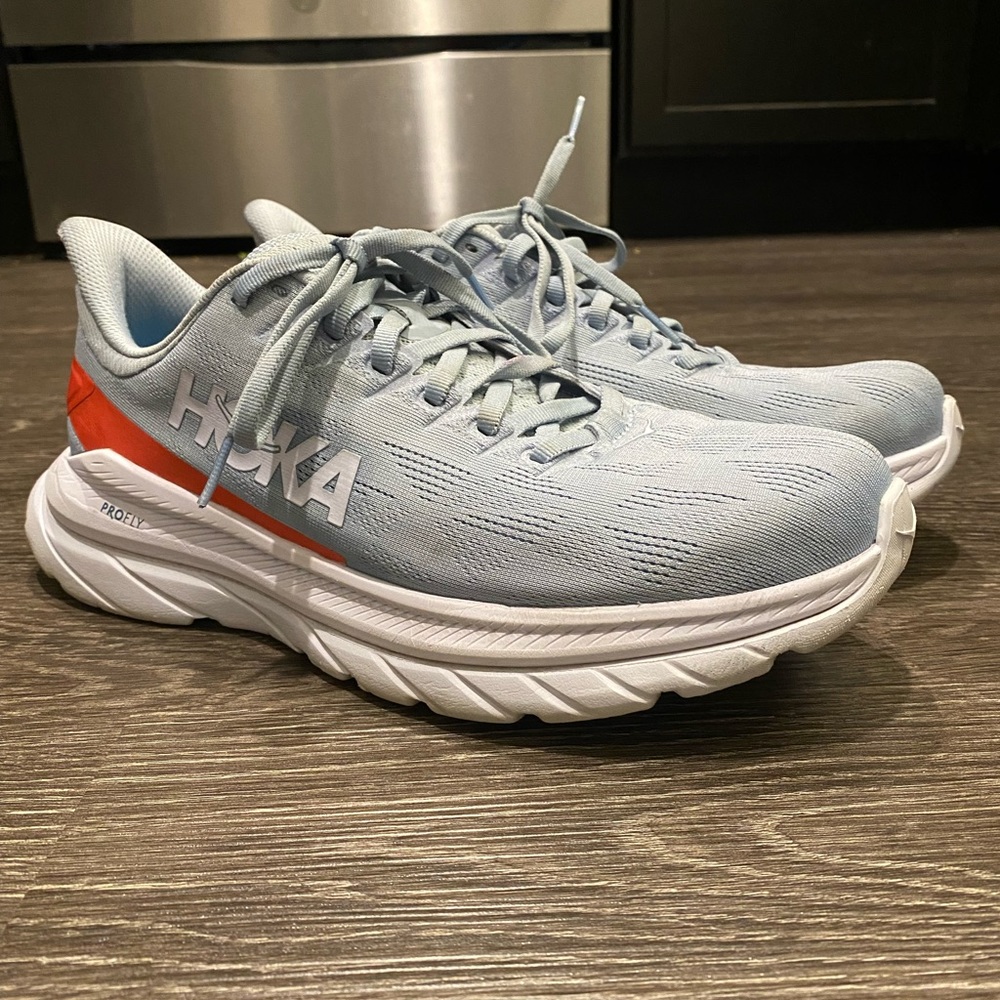 Hoka One One Mach 4